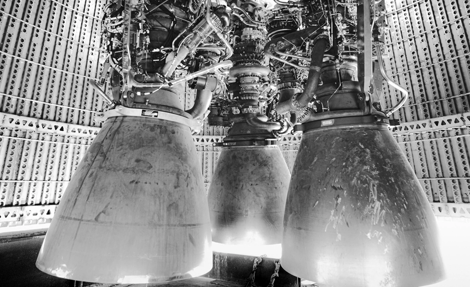 图  星际飞船底部的3个猛禽发动机.来源:spacex