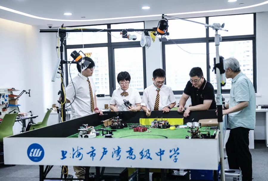 上海高中生出征机器人世界杯,AI课堂点燃科创火花 图片