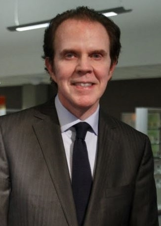 Andrew Leckey suit photo_副本.jpg